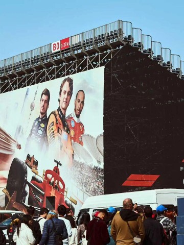 九游官网入口-“逛超市都能遇到世界级车手”，这几天的上海成了“F1痛城”